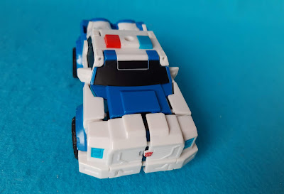 Brinquedo de plástico transformer  Strong Arm branco e azul de carro em robo, Robots in Disguise   (aprox. 10 passos para cada forma) 13cm de comprimento R$ 40,00