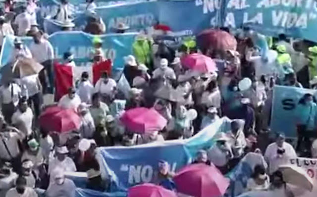 Dez mil pessoas marcham pela vida nas ruas de Lima, no Peru
