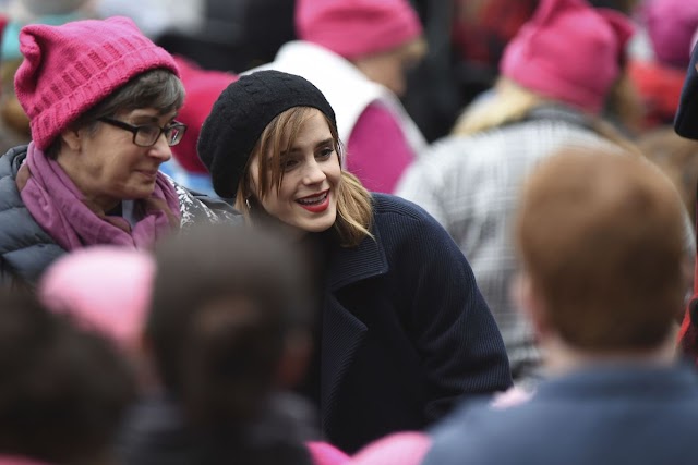 Emma Watson hugging her mom at the Women's March is total sweetness