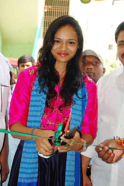 Miss Kakinada Pooja Jain Launches Pochampally IKAT Art Mela -2016 