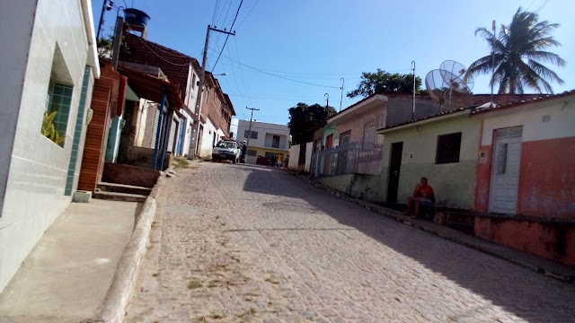 CAMINHÃO DEIXA QUEBRA FIAÇÃO DA RUA I DO LOTEAMENTO DE VAVÁ