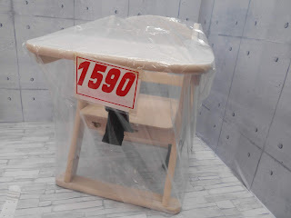 中古品　木製ローチェア 　１５９０円