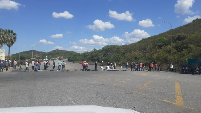 CARORA EN PROTESTA POR GASOLINA (+FOTOS)