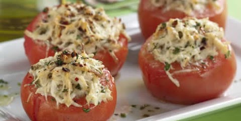 Tomate assado com recheio cremoso de frango