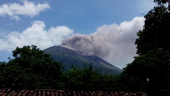 Panache de cendres sur le volcan San Miguel Chaparrastique, 13 aout 2015