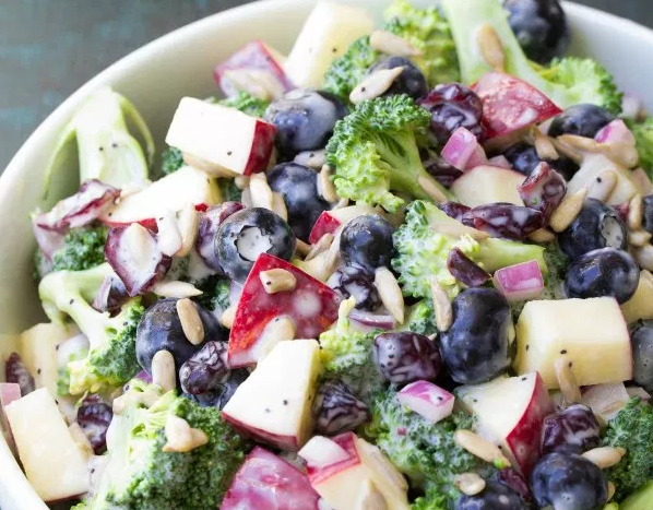 No Mayo Broccoli Salad with Blueberries and Apple #salad #vegan #NoMayo