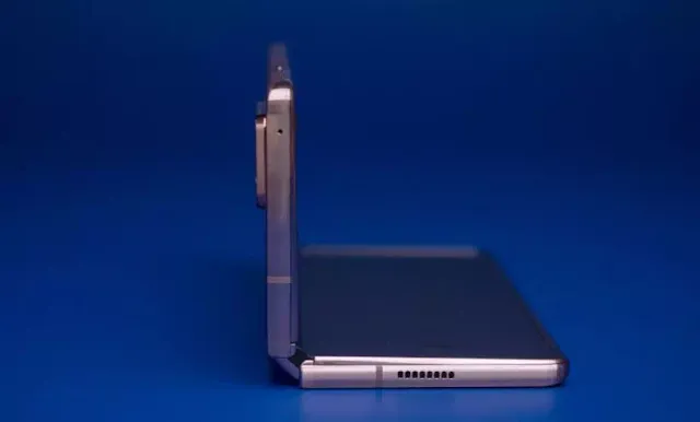 Galaxy Fold Ilustrasi