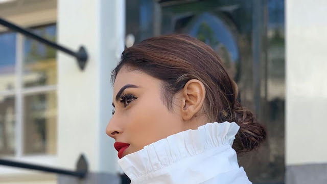 Mouni-Roy-HD-Wallpapers