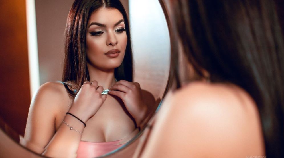 MellanieOcean Model GlamourCams