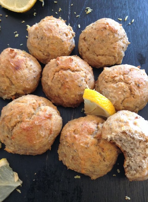 Bolinhos de requeijão, limão e sementes de chia (saudável; "fit"; sem açucar; com farinha de espelta)