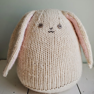 http://translate.googleusercontent.com/translate_c?depth=1&hl=es&rurl=translate.google.es&sl=auto&tl=es&u=http://www.purlbee.com/2012/03/11/whits-knits-big-cuddly-bunny/&usg=ALkJrhhimz2UyecfwDsW-OGdKDWJdaFwdQ