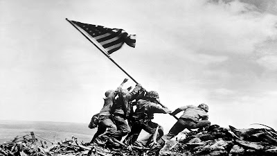 Lính Mỹ dựng cờ chiến thắng tại Iwo Jima [1945] - http://namkna.blogspot.com/