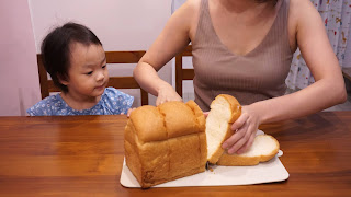 哈肯舖 Hoganbakery 手感烘焙－淨。生吐司、桑葚優格吐司，使用「潔淨標章」認證麵粉製作，不含基改作物，加入國產天然蜂蜜、來自台東含豐富花青素的桑葚、酸甜優格乳酪並自製魯邦種老麵