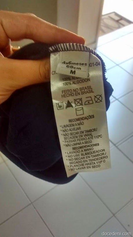 etiqueta em roupa de bebê