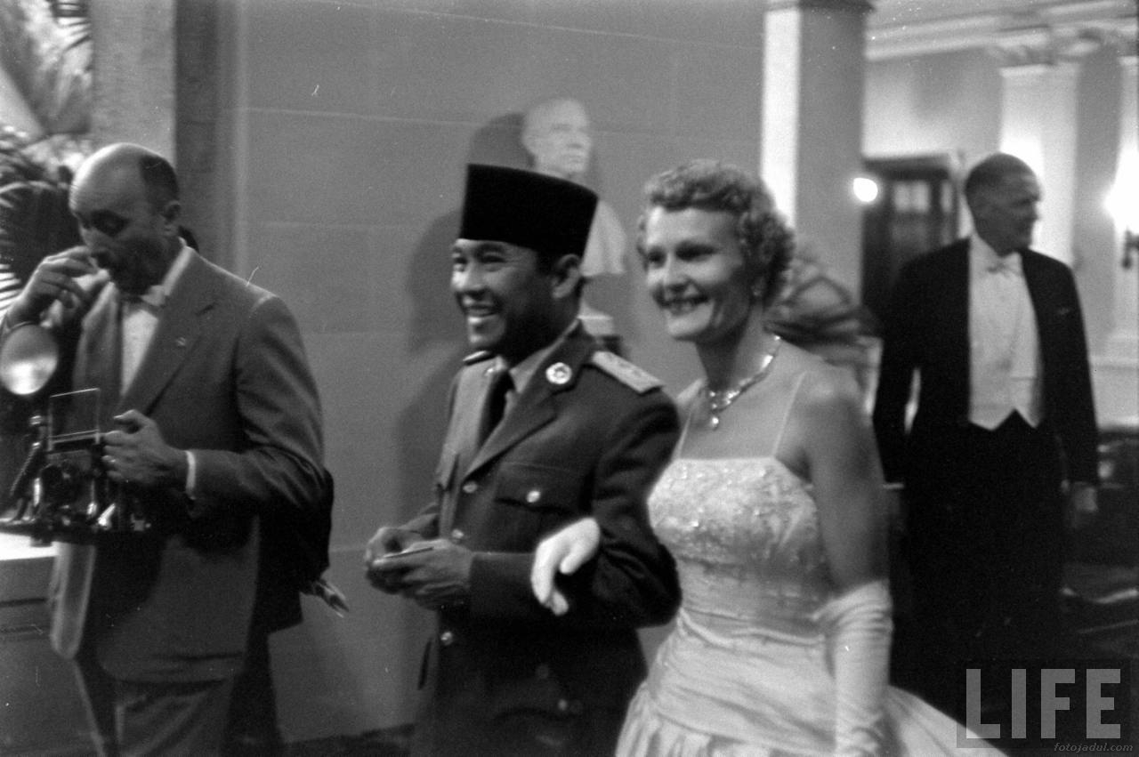 soekarno meninggal pada - Koleksi Foto soekarno