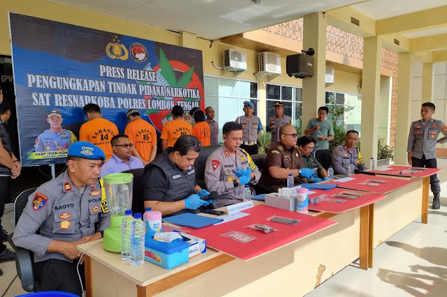 Polres Loteng gelar konferensi pers penyalahgunaan narkotika di Kampung Jawa