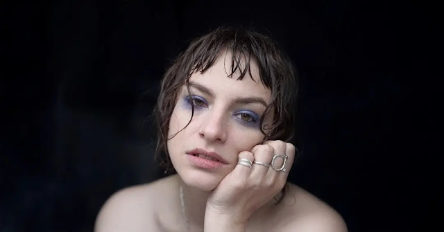 foto de la artista chilena sarazul