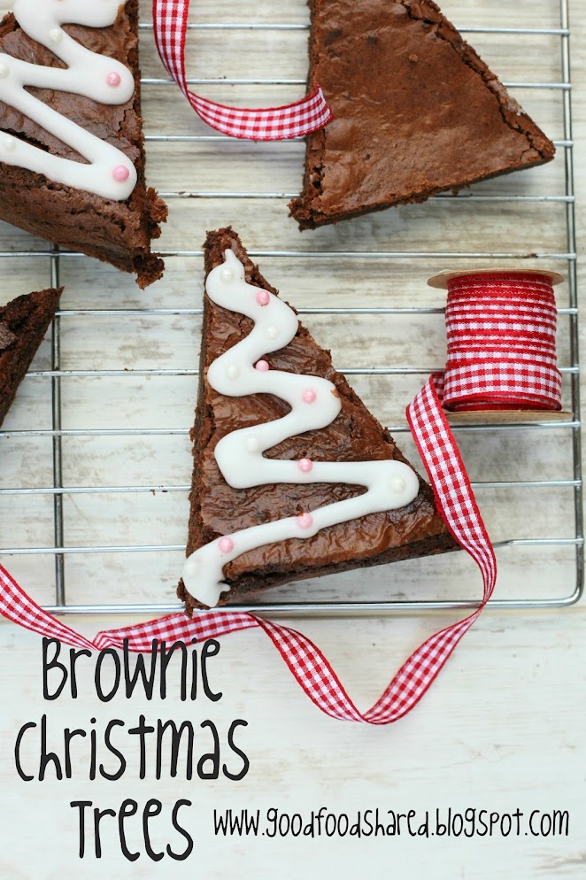 Easy peasy Christmas Brownie Tree Treats, turn your brownies into the perfect Chrsitmas gift. www.goodfoodshared.blogspot.com
