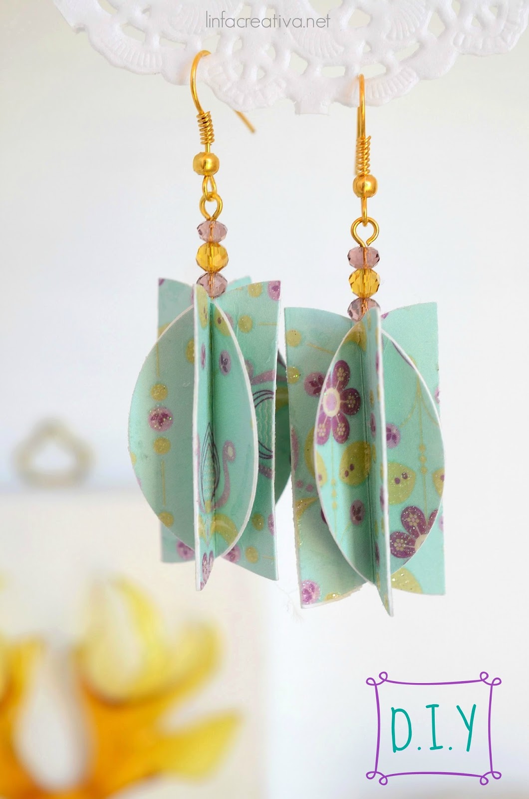 http://www.linfacreativa.net/2015/03/paper-jewels-4-earrings.html