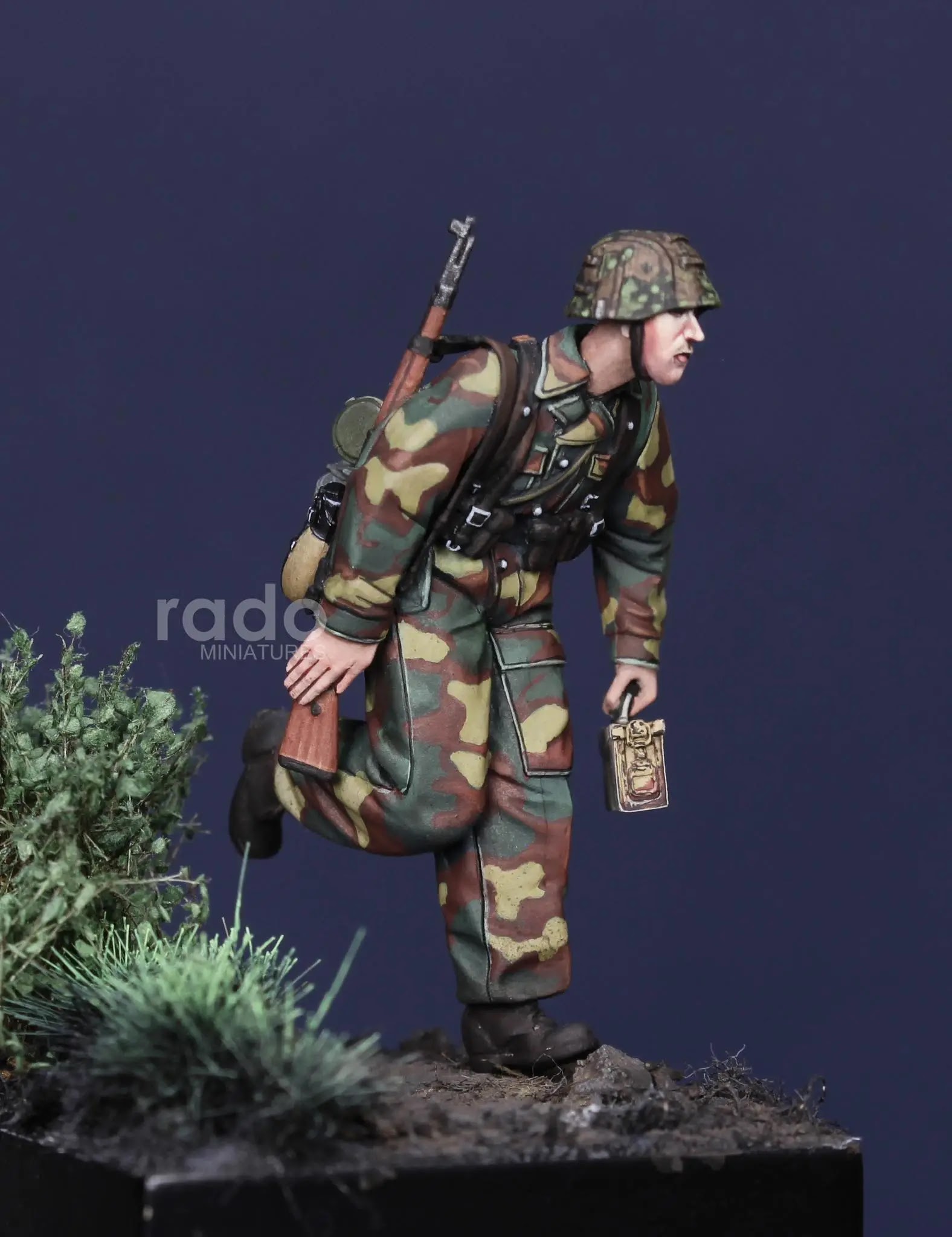 Underneath Hearth, W-SS Shutze w/Kar.98, Normandy 1944 Under fire series From Rado Miniatures 1/35th scale-2