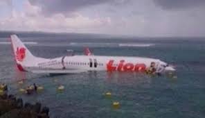 foto pesawat lion air jatuh di laut