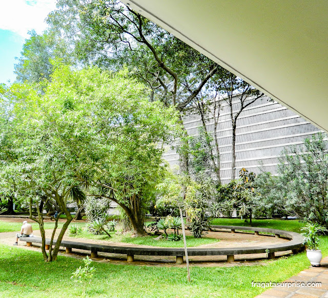 Jardim na quadra modelo de Brasília