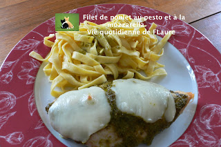 Vie quotidienne de FLaure: Filet de poulet au pesto et à la mozzarella