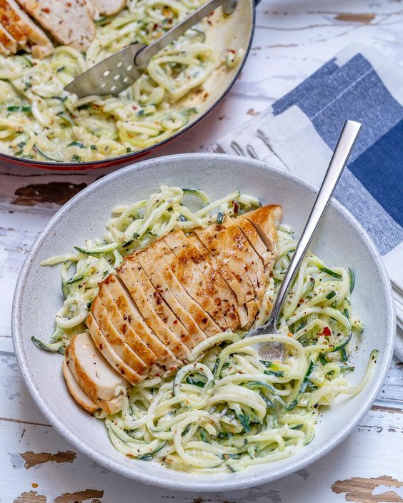 Easy Chicken Alfredo with Zoodles (Clean Eating & Anti-Inflammatory Recipe!) - Clean Food Crush