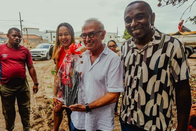 Cícero Lucena acompanha demolição de barracos no Muçumagro para início de obras de novo residencial