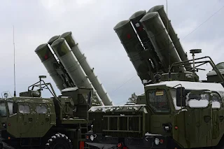 A S-400 launch vehicle with four missiles ready to fire