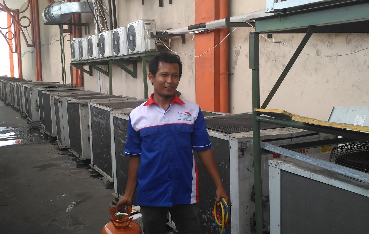 SERVICE AC CENTRAL SPLIT DUCT SEMARANG 081326126610