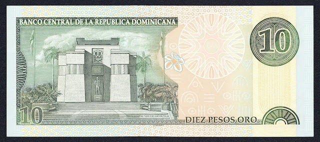 Dominican Republic money 10 Pesos Oro banknote 2000 Altar de la Patria