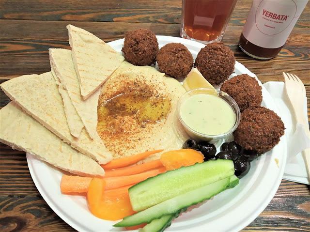 falafel e hummus al ristorante zatar