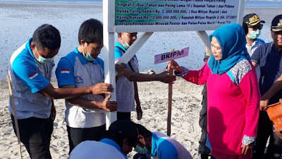 Dukung Gerakan Menghadap Laut, DKP Kabupaten Bima Bersih-Bersih Pantai Kalaki 