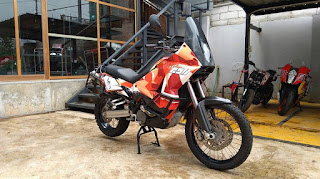 FORSALE : KTM 950 RALLY 2005 for sale. Very rare item.