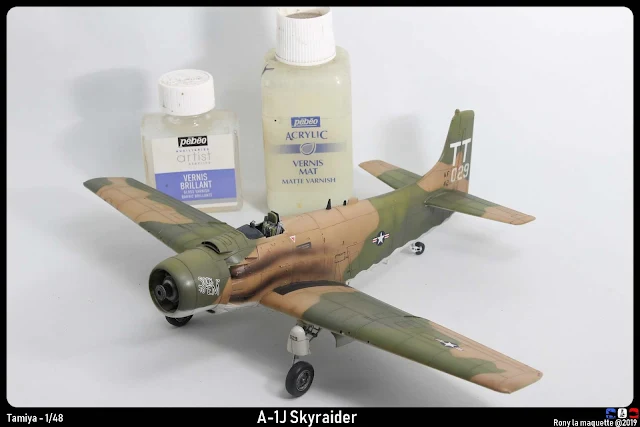 Vernis de finition du A-1J Skyraider de Tamiya au 1/48.