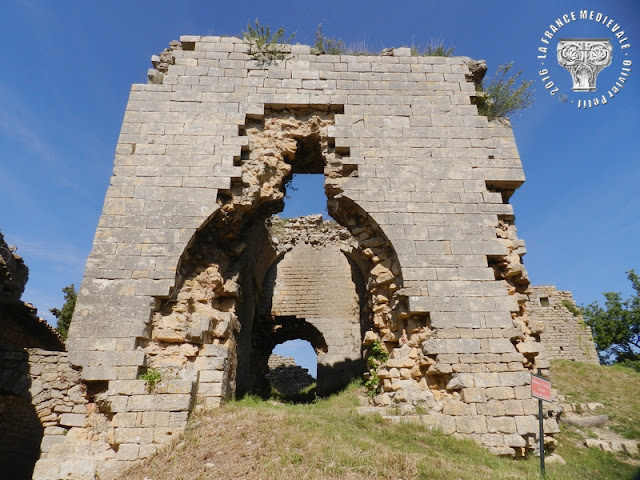 SABRAN (30) - Château-fort