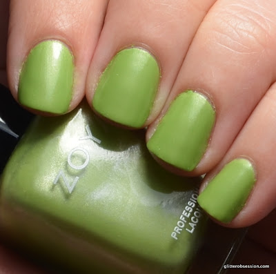 Zoya Tracie swatch, Zoya Tracie nail swatch