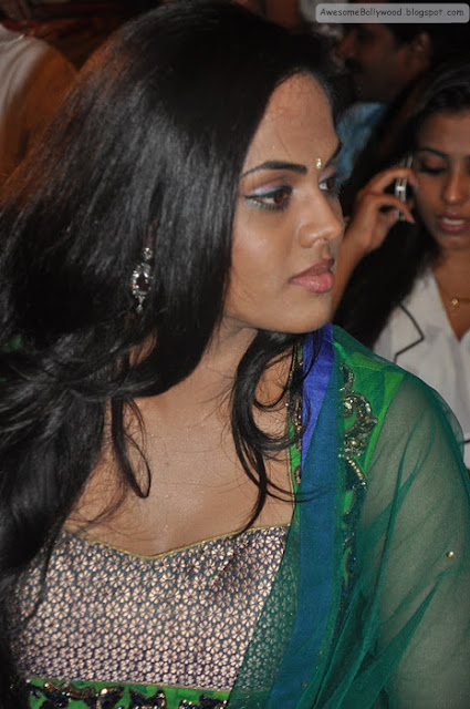 karthika nair hot pics