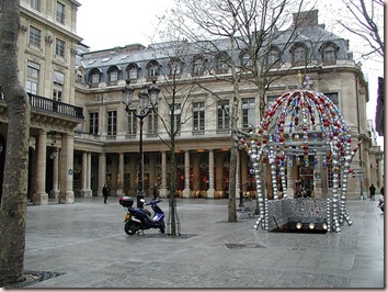 Beaded Metro Palais Royal