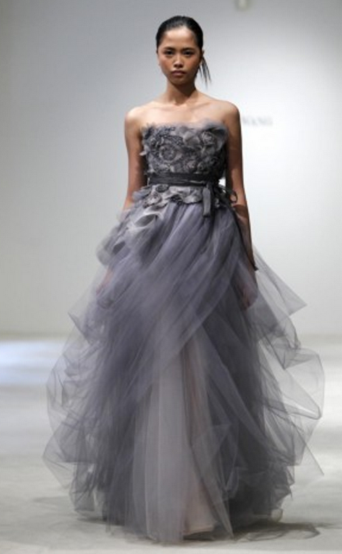 How beautiful is this long gray wedding dress with lots of tulle from ...