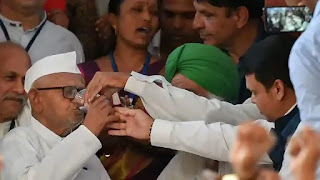 anna-hazare-ends-fast