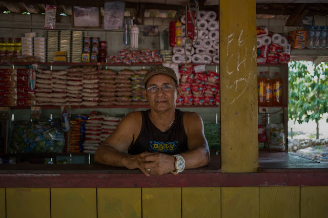 Pedro Pantoja, morador da comunidade de Jamaraquá, no Floresta Nacional do Tapajós, personagem da nossa reportagem. Os pequenos agricultores, ribeirinhos e indígenas são acusados pelo governo de serem os principais responsáveis pelo aumento dos focos de calor na Amazônia. Apesar de usarem o fogo na agricultura de subsistência, mostramos que a acusação é infundada. Foto: Flavio Forner/Ambiental Media