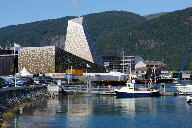 Norsk Tindesenter - Centro de Montanhismo Norueguês, no cais de Andalsnes