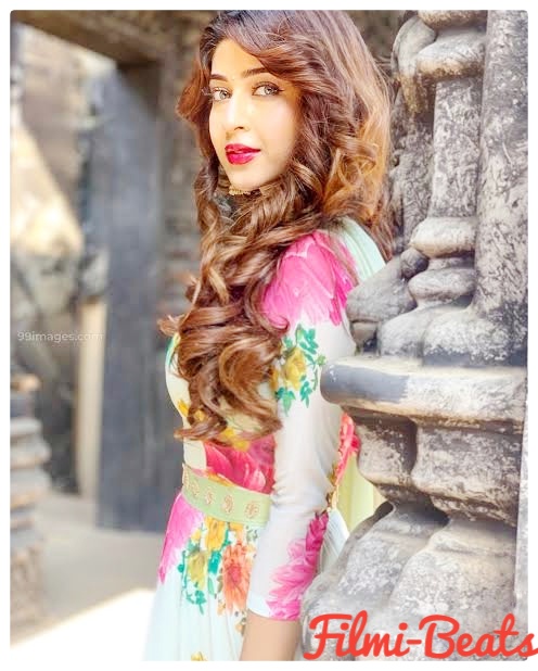 Biography and wallpapers of Sonarika Bhadauria.