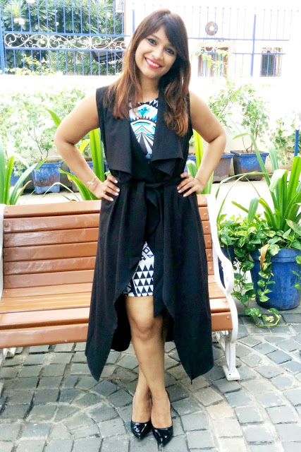 Asus-ZenFone-ZenLooks-Cover-Me-Up-Outfit-winter-mumbai-ootd-bodycon-dress-trench-coat-black-heels-Ritchstyles-Romwe