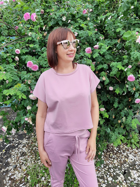 https://femmeluxefinery.co.uk/products/rose-short-sleeve-boxy-loungewear-set-lacy