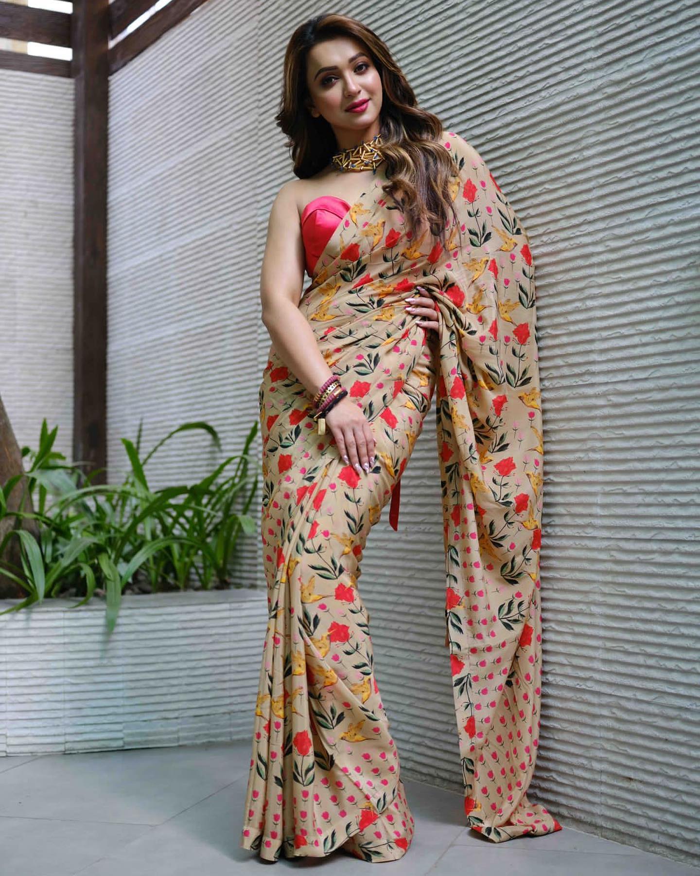 Koushani-Mukherjee-glossy-and-sexy-pictures-in-saree-11-Bengalplanet.com