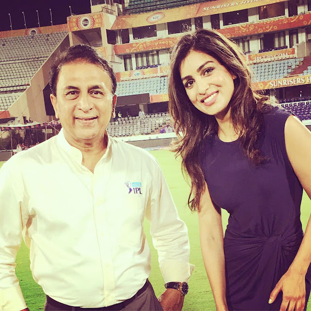 pallavi sharda with the legend sunil gavaskar in IPL 2016