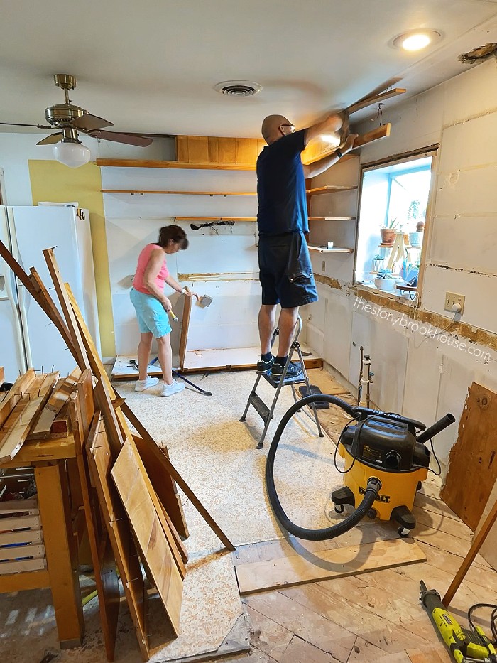 Demoing the rest of the kitchen